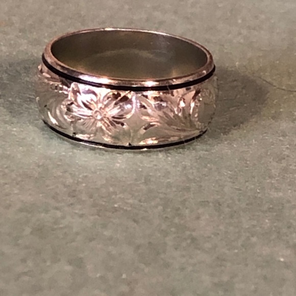 Hawaiian Heirloom Carved Black Enameled Band Ring - Picture 3 of 8